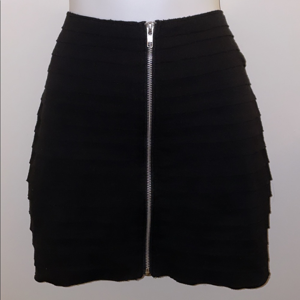 Like New Front Zipper Mini Skirt